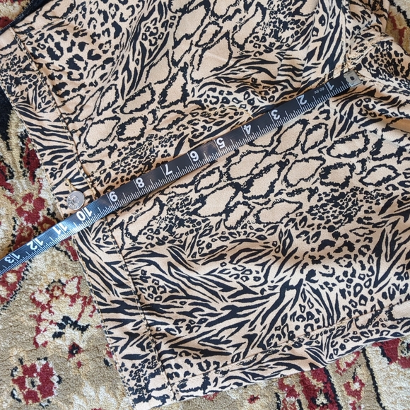 2/20) NWOT Tan animal print jeans - Picture 9 of 12